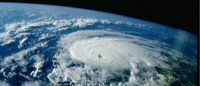 201105_hurrikan-nasa